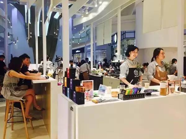 伙卖零食！第一家门店已经在杭州开业！不朽情缘游戏平台重磅！阿里和银泰合(图8)